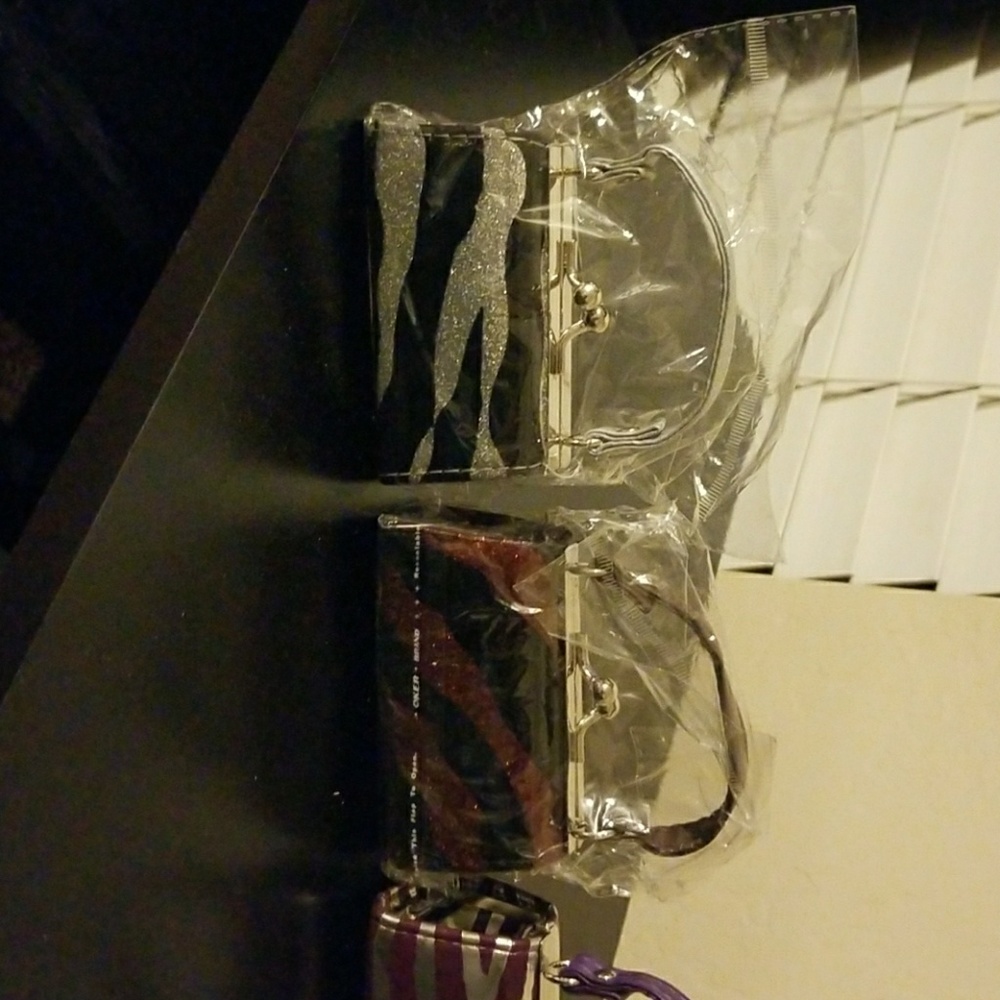 Lip stick purse, going out just want ID, lip gloss